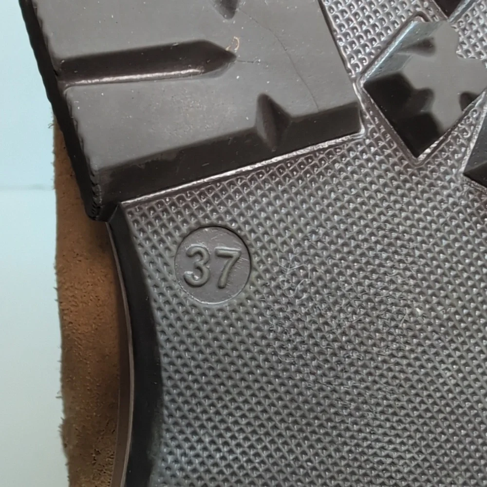 Danassa  lugged sole Chelsea suede boots women's size 6.5 EU 37 - Picture 16 of 16